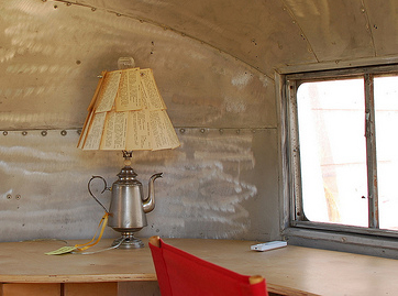 Photo of DIY lamp by nicolas.boullosa/flickr.