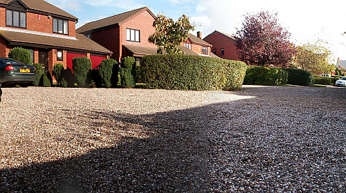 Gravel driveway by Ed Seymour/flickr