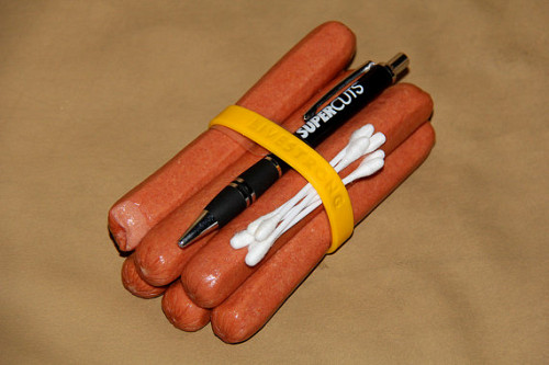 The hot dog holder by BSTJ/Etsy