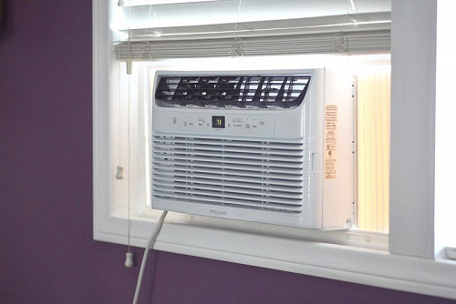Wiindow air conditioner / yourbestdigs