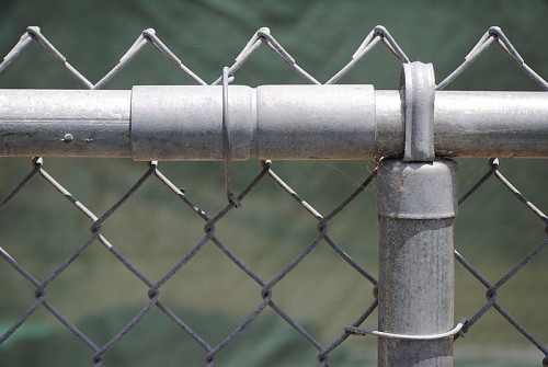 Chain link fence  Anthony Albright / flickr 
