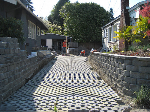 Permeable paver driveway by Jeremy Reding/flickr