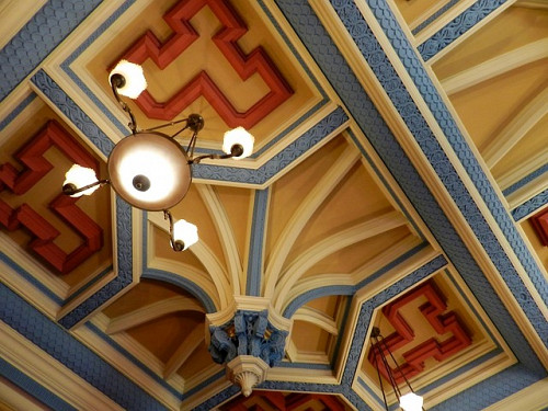 Ornate coffered ceiling by abarth76/pixabay