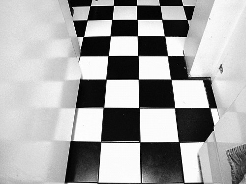 Clean kitchen tile floor  Edna Winti / flickr