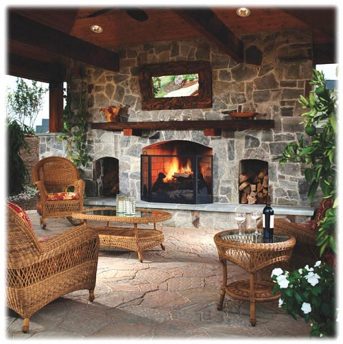 Outdoor fireplace/courtesy of Belgard